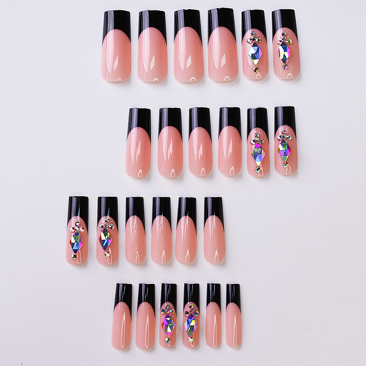 Fuente de fábrica directa de diamantes de uñas de color de los Estados Unidos y Europa usar uñas largas pegatinas explosivas de perforación de uñas falsas 24 piezas de uñas