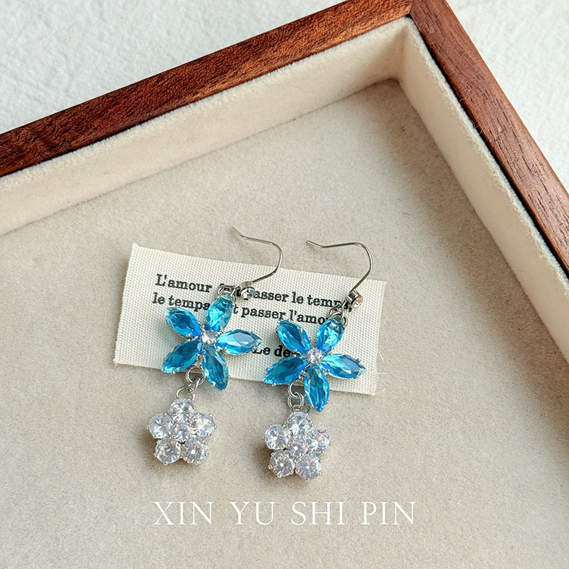 Parure collier et boucles d'oreilles fleur diamant bleu_voghion.com