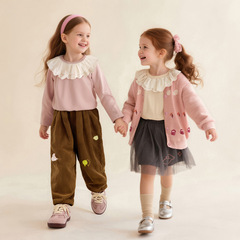 女の子用Tシャツ、子供服、2025年秋の新作、可愛いドールカラー、甘いレースの縁取り、万能トップス