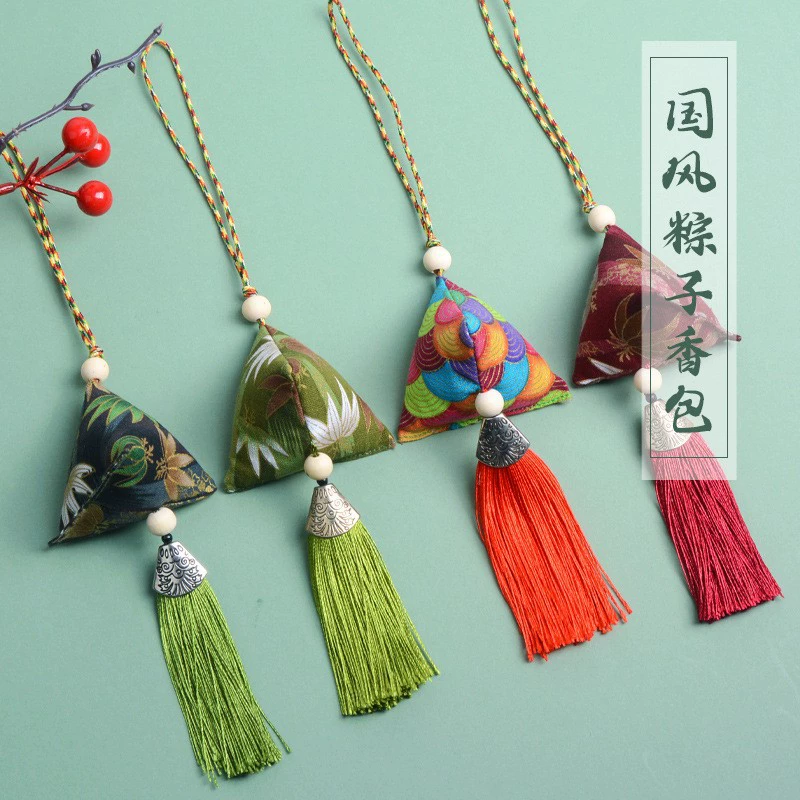 Оптовая продажа различных китайских рисовых пельменей с кисточками, подарков для туристической зоны, подвесок для автомобиля от комаров из полыни, пакетиков с рисовыми пельменями