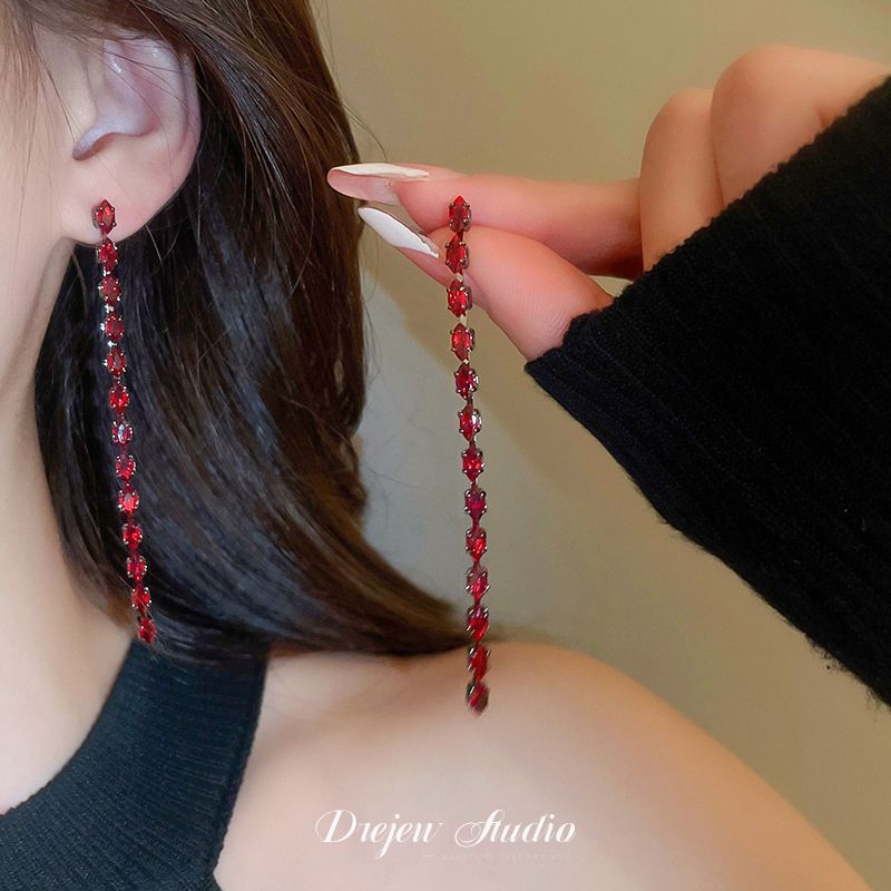 Agujas de plata transfronterizas flores de zircón aretes de bordillo estilo de moda pernos de auriculares lujosos de alto nivel de diseño de auriculares nicho