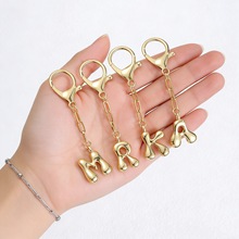 跨境亚马逊热销26英文字母钥匙扣铜镀真金挂饰小众设计钥匙扣饰品
