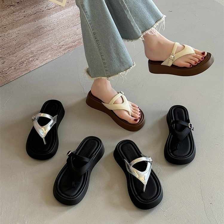 Korean Style Evening Flip-Flops for Women, 2026 Summer New Model, High-Value Thick-Soled Internet Celebrity Roman Sandals
