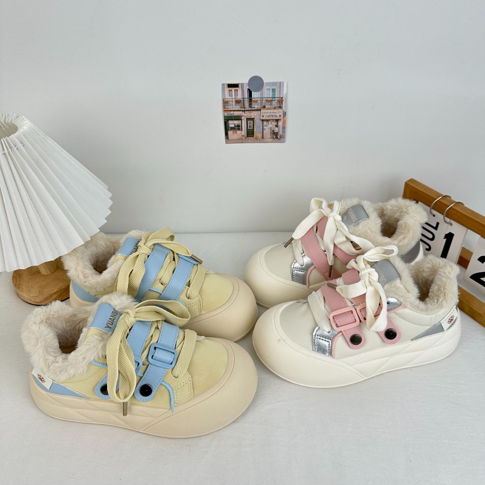 Yuanbo invierno nuevo estilo zapatos de algodón ropa exterior de mujer tendencia de todo fósforo más zapatillas de terciopelo 2025 zapatos de mujer de suela gruesa de cabeza grande