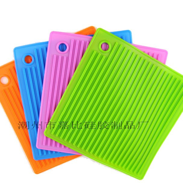 源头实业厂家直供硅胶隔热垫17.5cm方形横纹硅胶垫餐垫锅垫盘垫