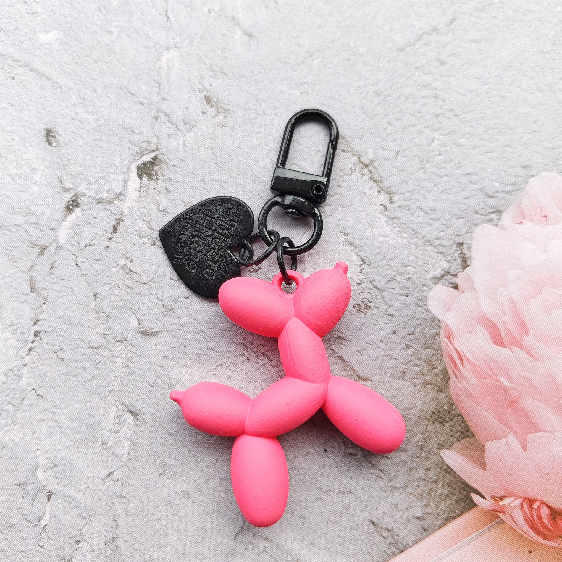 Inswind pequeño libro rojo amor globo perro llavero colgante pareja bolsos DIY colgante joyas de dibujos animados acrílicos