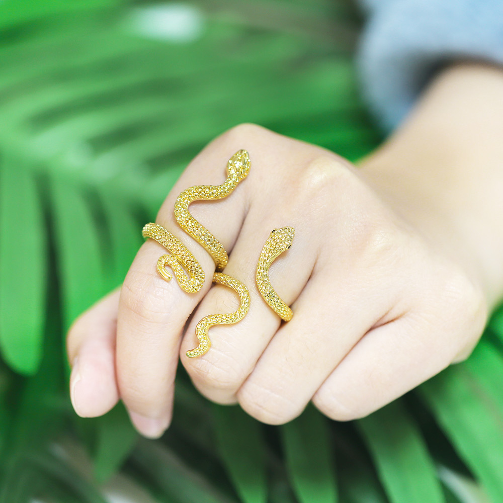 Exaggerated Retro Snake-shaped Golden Copper Ring Wholesale display picture 3