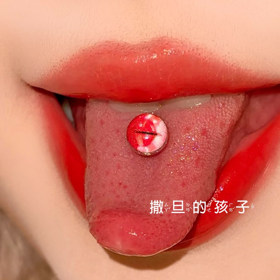 16G labret stud size and finish detail