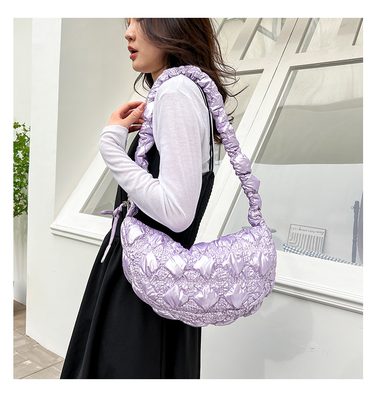 Koreanische Version der modischen Wolkentasche, plissierte Knödeltasche, vielseitige Umhängetasche mit einer Schulter für Damen (mit Staubbeutel im Lieferumfang enthalten)_voghion.com