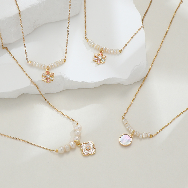 Simple Style Flower Copper Inlay Artificial Pearls Zircon Pendant Necklace 1 Piece