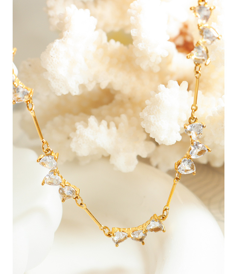 Retro Heart Shape Titanium Steel Necklace Inlay Zircon Stainless Steel Necklaces_colorza_2