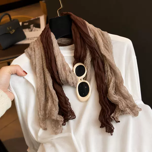 Korean-style artistic brown pleated scarf for women, 2026 autumn new versatile silk scarf for travel and photo shoots, creating an atmospheric look