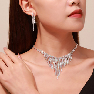 A set of hot-selling exquisite claw chain necklace exaggerated earrings suit two-piece water drop necklace dinner accessories for women