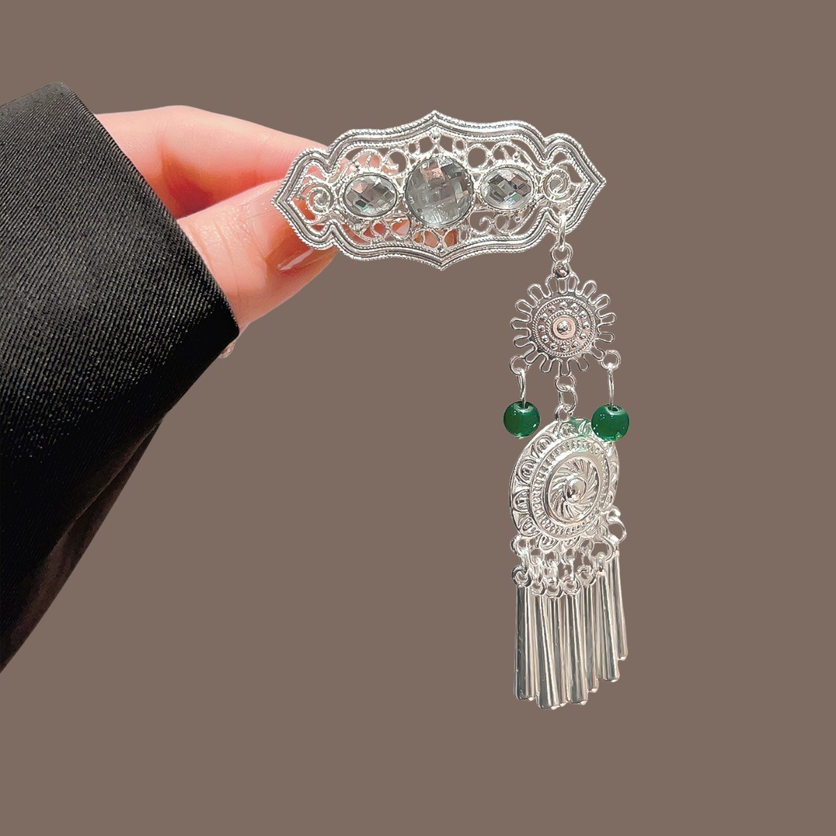 Small bell with tassels, hairgrip
