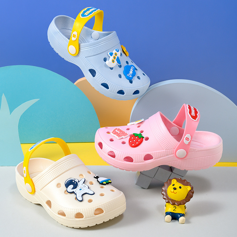 Wholesale PVC baby hole children's shoes cute cartoon cute bunny children's summer slippers home dual-use sandals
