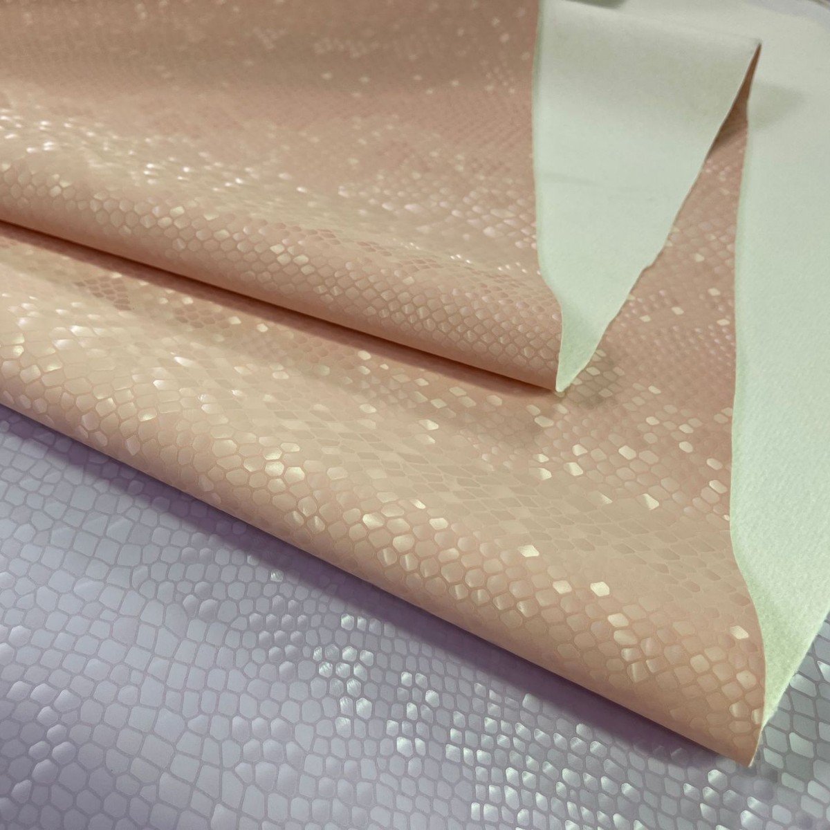 Fabricante spot PU equipaje de cuero artificial material de cuero brillante patrón de serpiente de alto brillo patrón de escamas de dragón bolso de cuero embalaje de la carcasa del teléfono móvil