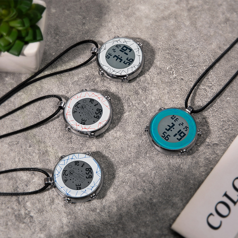 Simple reloj electrónico en stock al por mayor fluorescente noche pantalla colgante reloj patrón de dibujos animados accesorios de ropa reloj de bolsillo electrónico