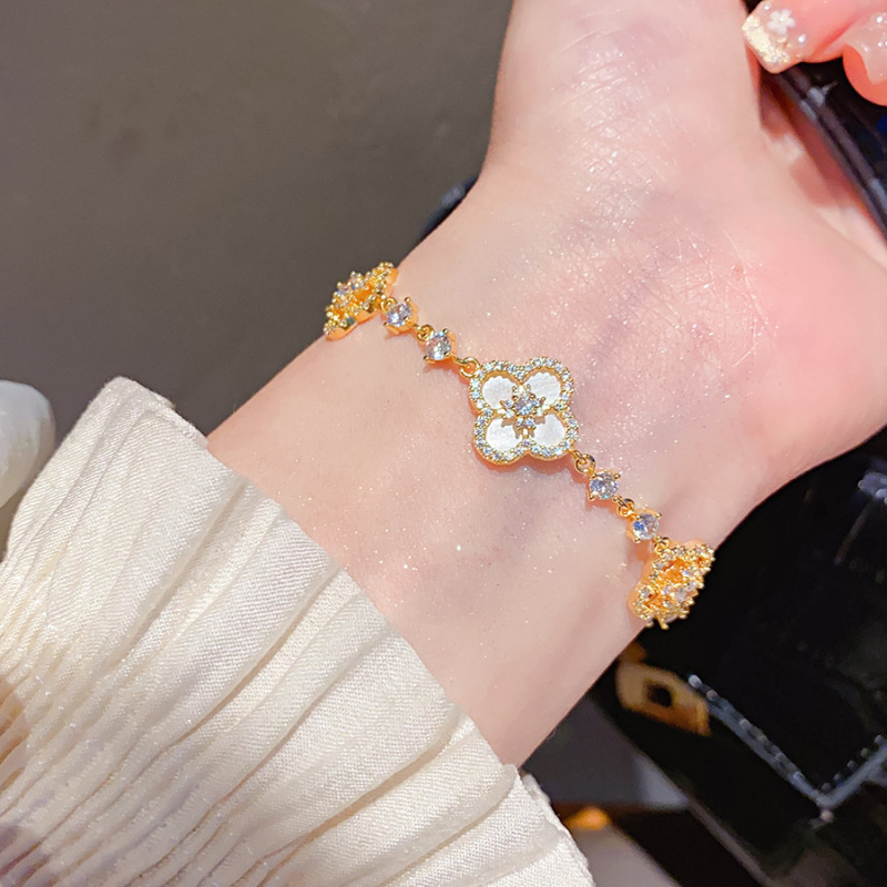 7 # Pulsera-Oro-Blanco