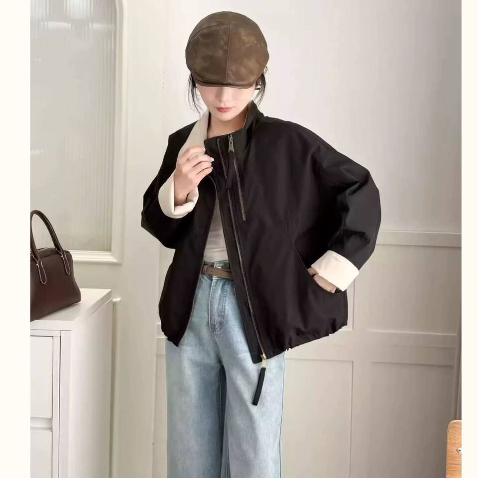 Áo khoác nữ ngắn cổ đứng khóa kéo đôi dáng nhỏ nhắn — hồng, màu xanh nhạt, quần kaki, đen chi tiết 9