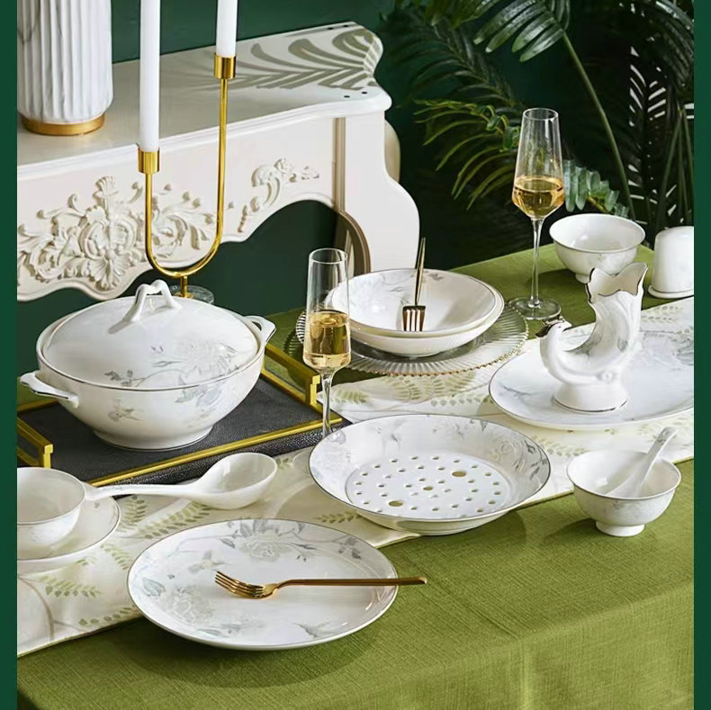 红玫瑰52头骨质瓷家用餐具盘碗碟勺餐具套装礼盒装国风新骨瓷国潮