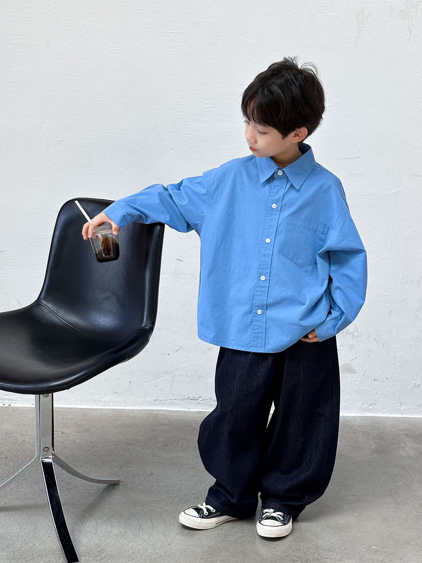 Camisas infantiles de color sólido para niños primavera y otoño ropa infantil nueva chaqueta delgada de algodón para niños de tamaño medio y grande
