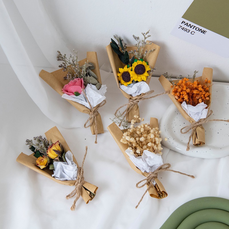 Graduation Season Teacher's Affection Eternal Flower Retro Small Dried Flower Bouquet Valentine's Day Flower Bouquet Creative Fresh Flowers Directly Supplied by Manufacturer