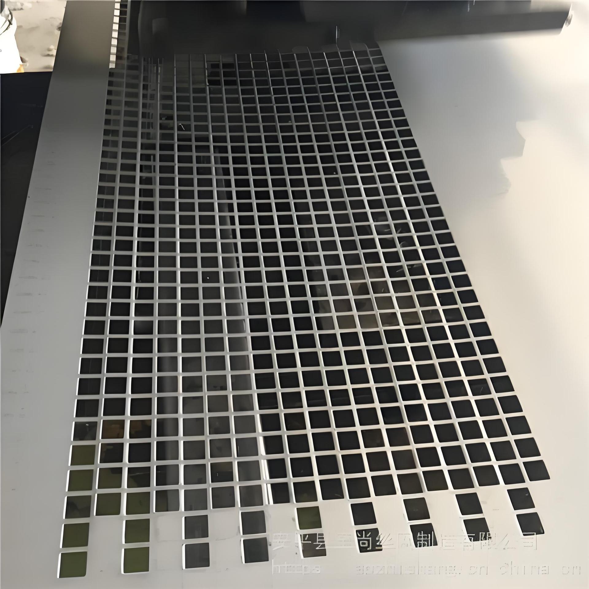 方孔冲孔网 304 不锈钢 / 镀锌材质 高开孔率稳定耐用 支持免费打