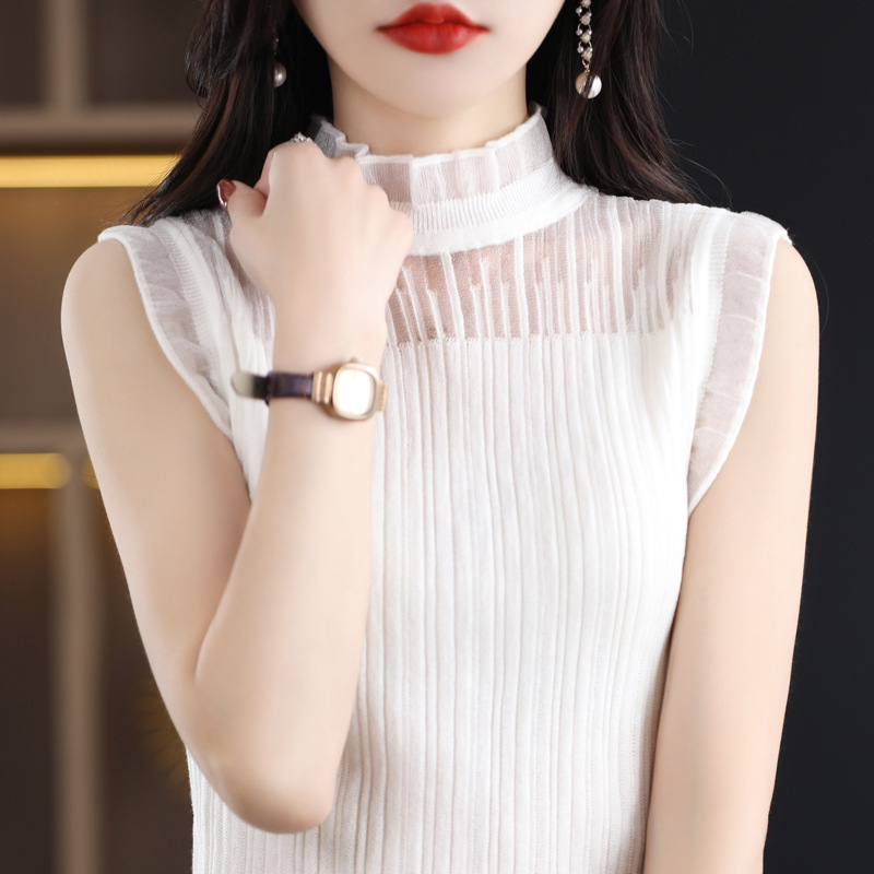 Spring lace knitted fashionable sweater with a round collar