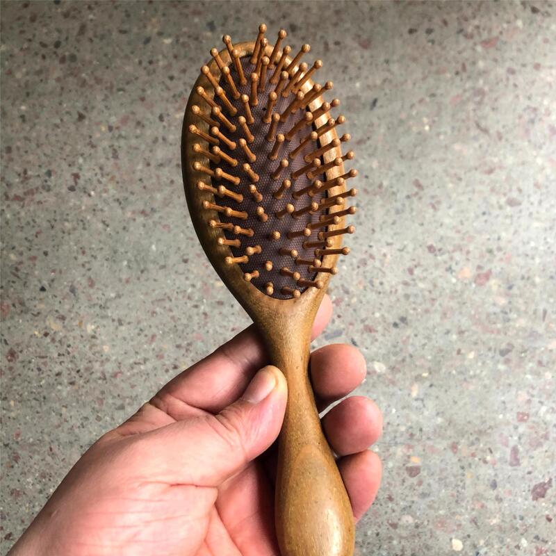 新しい木のエアクッションの櫛の金糸檀の実木の長い柄の美髪のエアバッグは旅行工芸品の卸売りを櫛します。|undefined