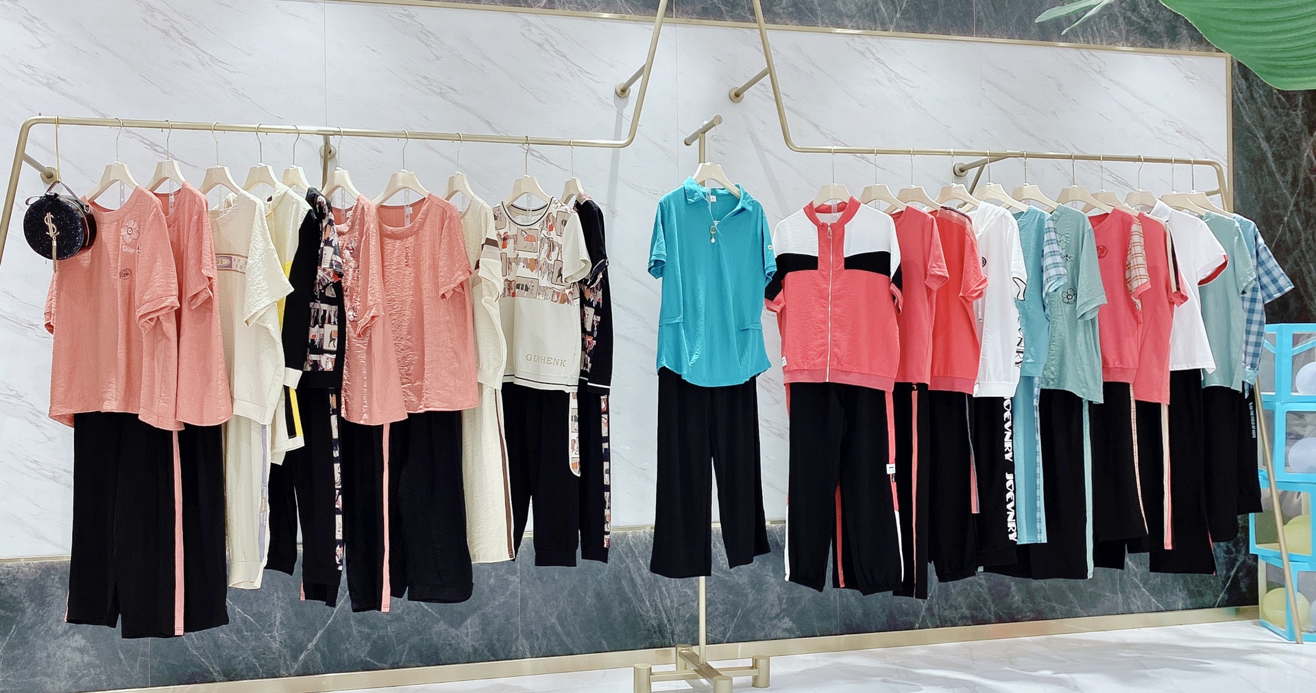 品牌衣服批发一手货源