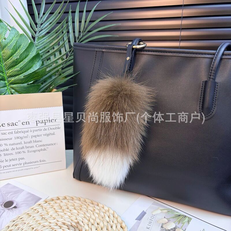 Cute real fox fur tail bag pendant, high-end, simple, personalized, creative plush car keychain Cute real fox fur tail bag pendant, high-end, simple, personalized, creative plush car keychain