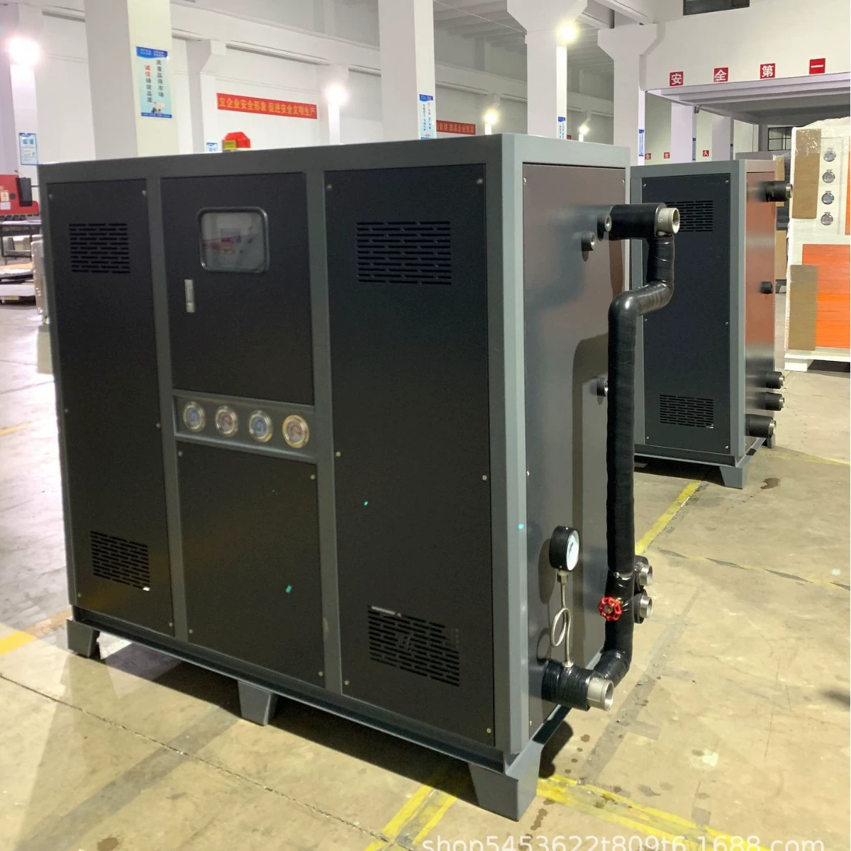 Поставка водоохлаждающего чиллера мощностью 15 л.с. с многоступенчатым бустерным насосом из нержавеющей стали для литья под давлением, гальваники и циркуляционного водяного охлаждения в химической промышленности.