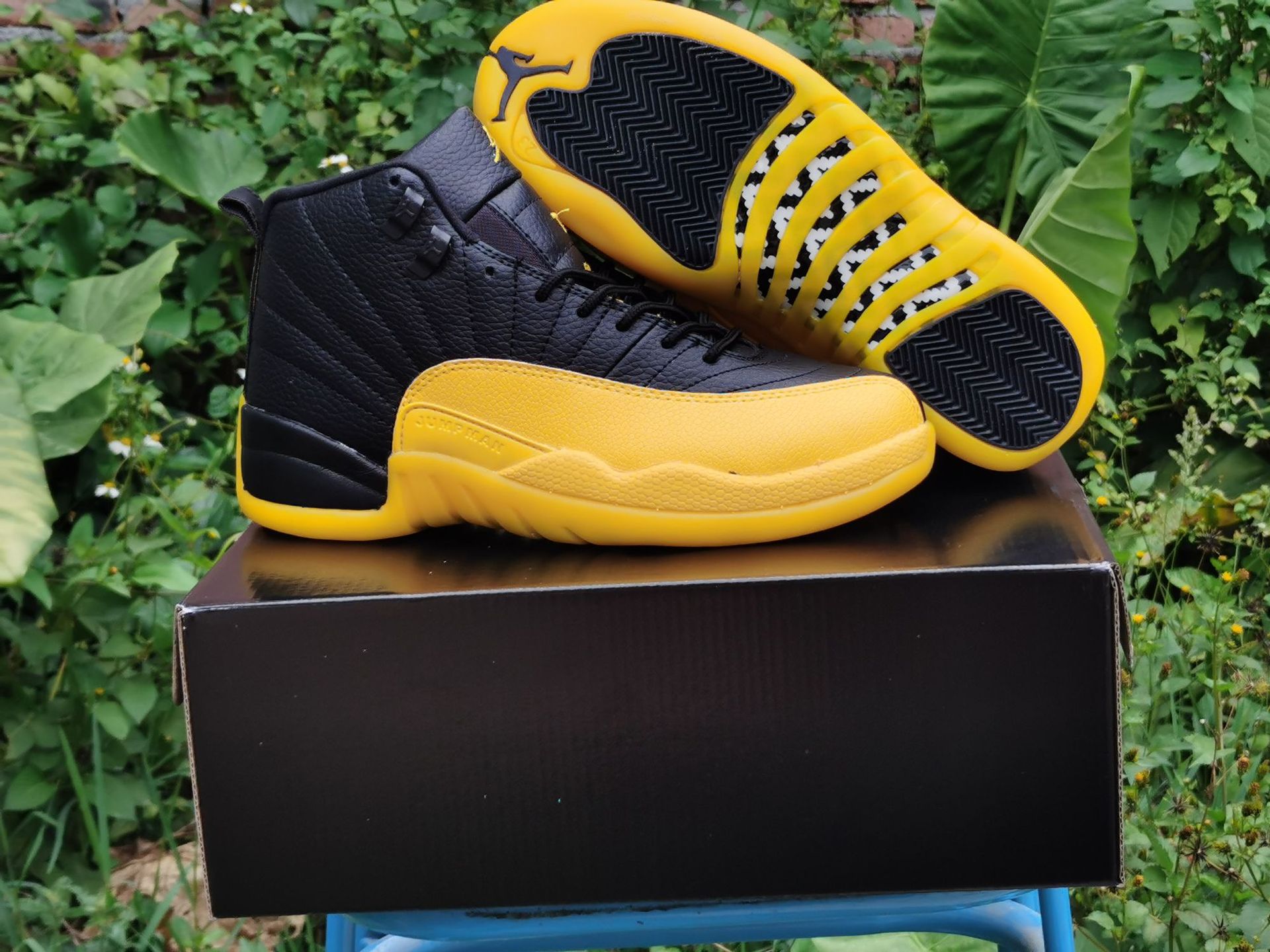 Jordan 12 Retro University Gold 130690-070