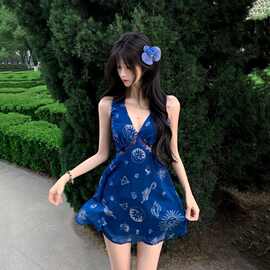 复古印花V领背心连衣裙女2025夏季新款气质收腰显瘦度假风a字短裙