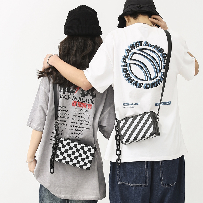 Bolso DE LA CAJA Bolso de hombro casual fresco de moda para hombres Bolso de teléfono móvil a rayas en blanco y negro Tablero de Damas Bolso de mujer a cuadros 2023 nuevo bolso de mensajero