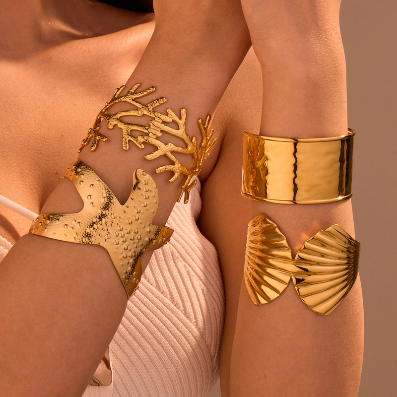 European and American Marine Style Coral Starfish Shell Exaggerated Titanium Steel Bracelet Stainless Steel Plated 18K Gold Cross-Border Jewelry Wholesale