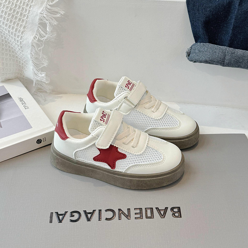Zapatos de malla de niñas transpirables 2026 primavera y otoño nuevos zapatos de moda para niños pequeños blancos de altura baja zapatos de skate