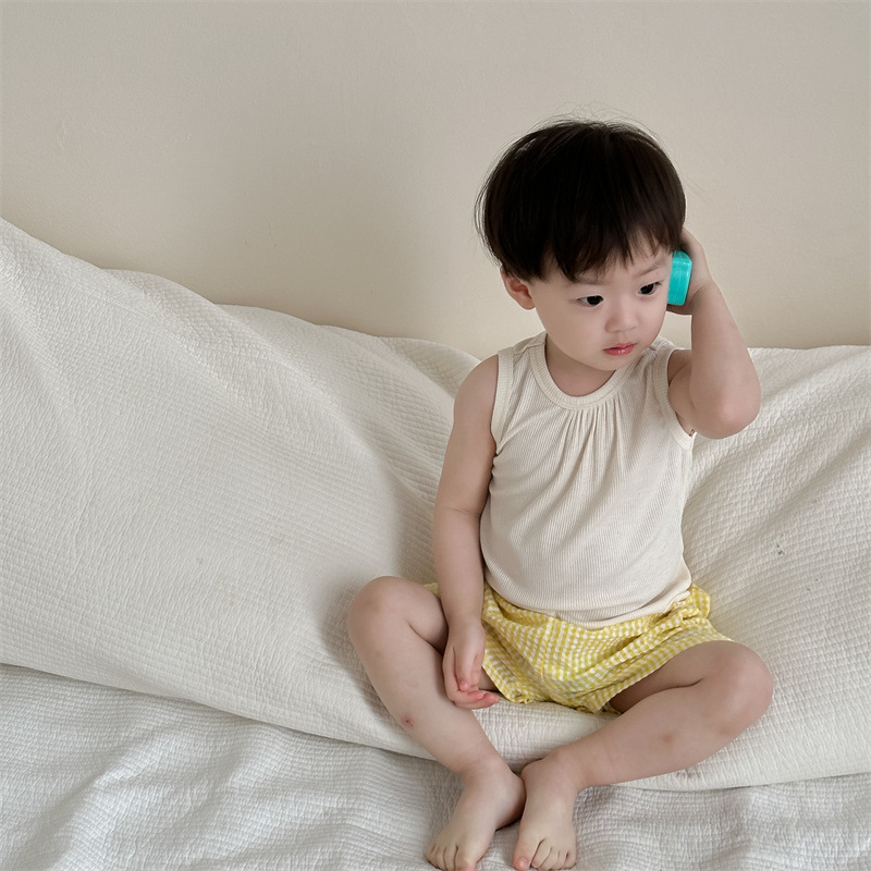 Chaleco para niños, pantalones cortos a cuadros, ropa fina de verano para bebés, 2025 nueva ropa para niños coreanos, ropa de verano para niños