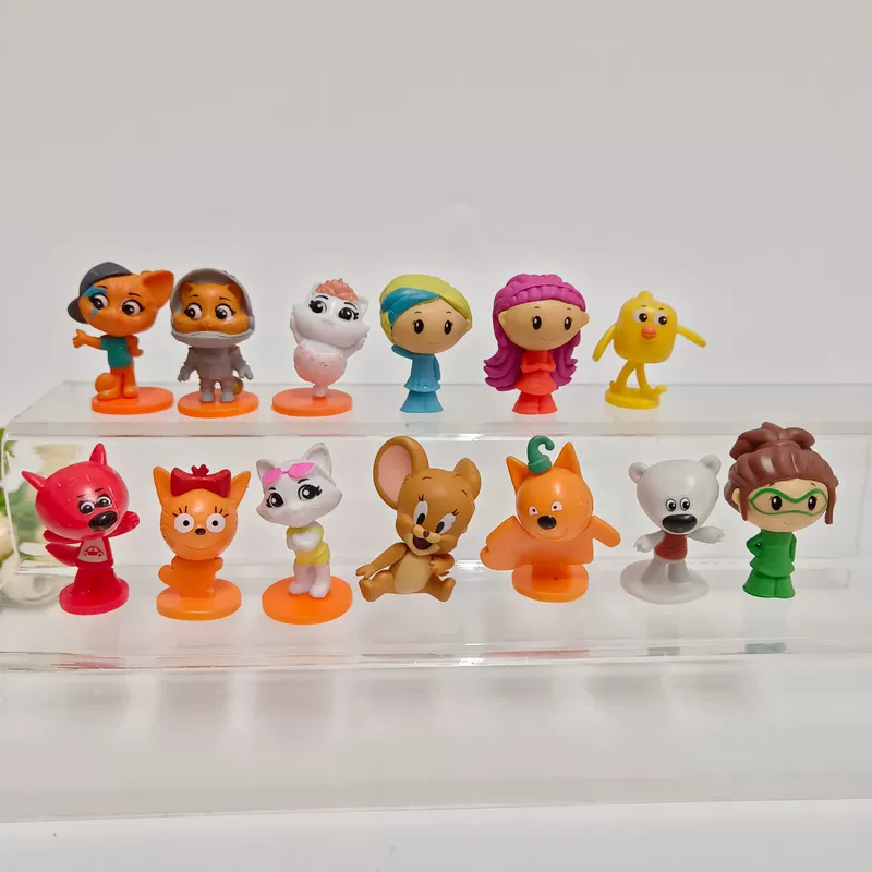 Фигурки кошек и лис игрушки из капсул