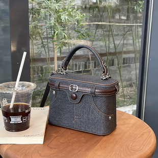 Niche Design Bag Women's 2025 New Fashion Denim Stitching Shoulder Crossbody Bag Fashionable Simple Small Square Bag