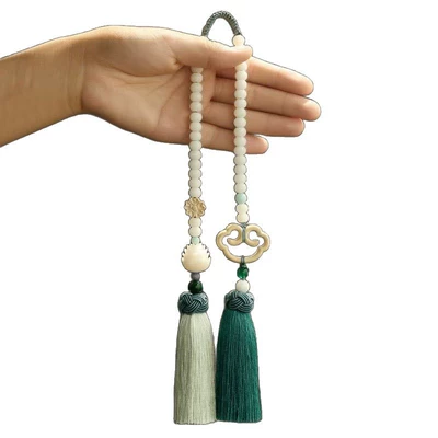 Car hanging: Men and Women
