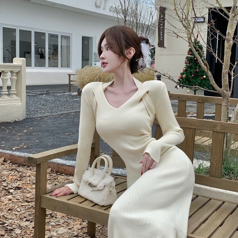 纯欲挂脖针织连衣裙女2025秋冬上新气质V领打底裙修身显瘦包臀裙|undefined