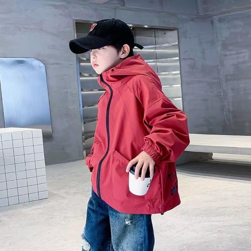 Boys' trench coat, spring and autumn collection, new style for eight seasons, cool children's top, stylish and trendy autumn trench coat for boys.