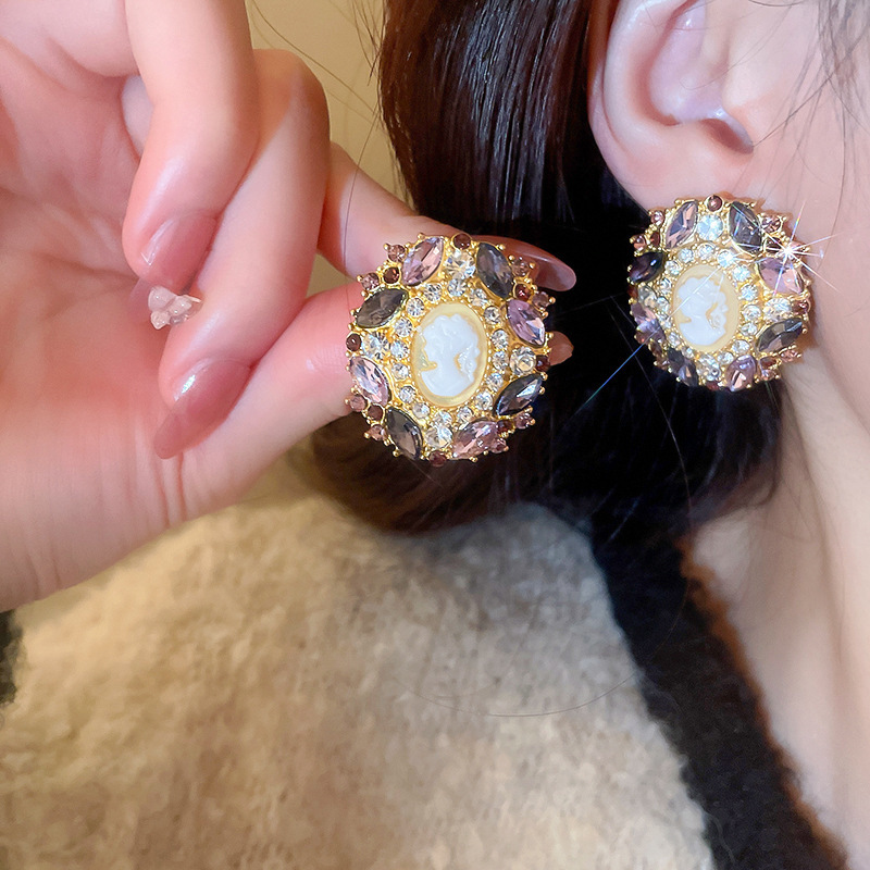 Wholesale Jewelry Retro Heart Shape Alloy Rhinestones Inlay Drop Earrings display picture 3