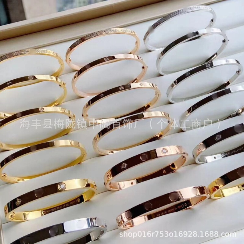 Card home bracelet thick plated 18K gold wide version narrow version full diamond six diamond four diamond smooth star classic jewelry wholesale Card home bracelet thick plated 18K gold wide version narrow version full diamond six diamond four diamond smooth star classic jewelry wholesale