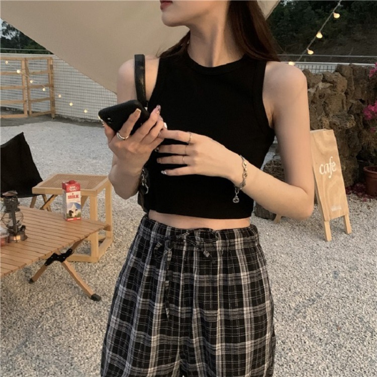 Top corto ajustado de cuello redondo estilo americano para exterior, camisola de verano 2025 nueva y moderna con un toque de diseño.