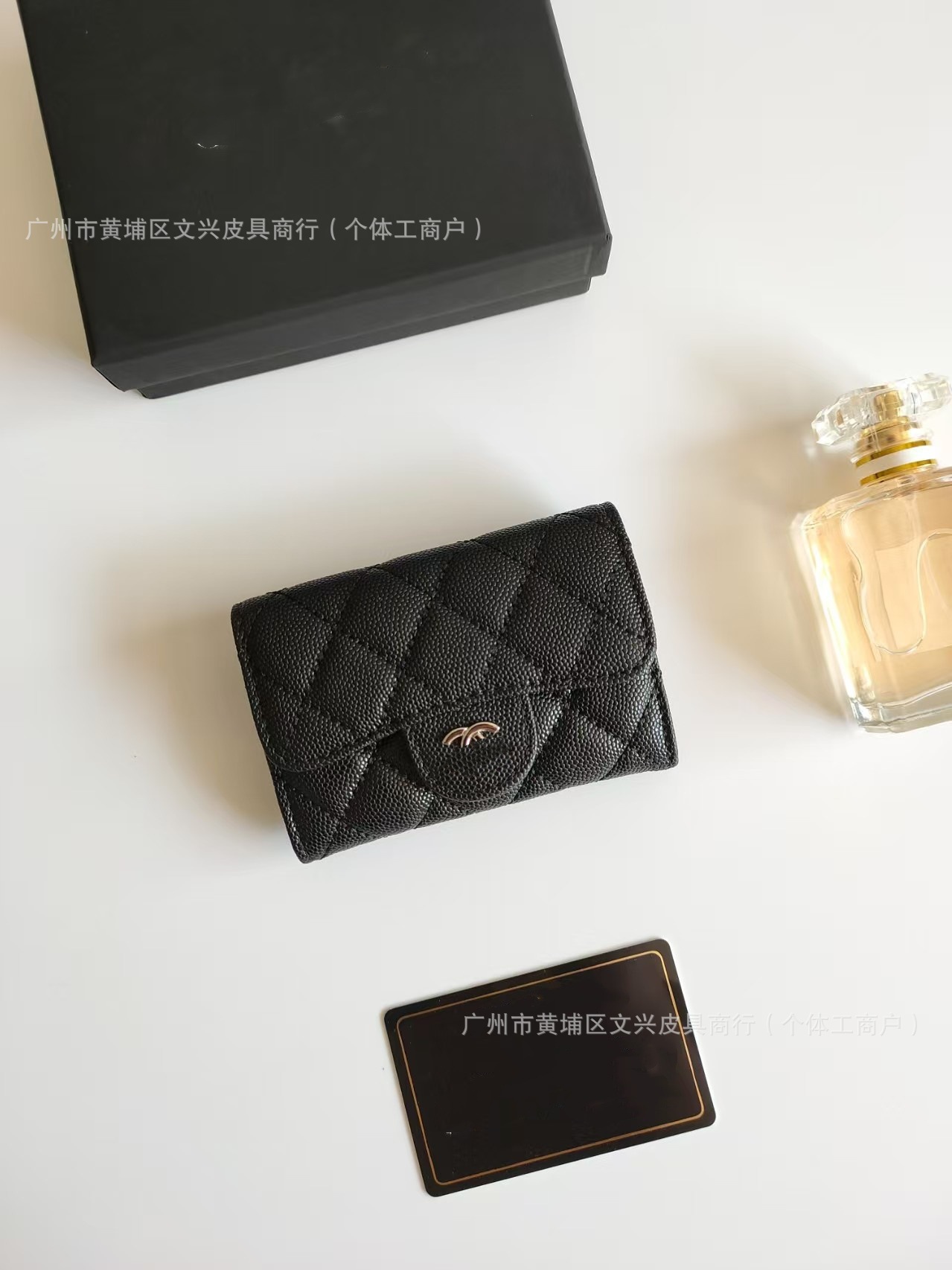 Cartera de cuero corta de diamante de alta calidad, nicho casual, gran capacidad, exquisita, pequeña bolsa de cambio de hebilla fragante.