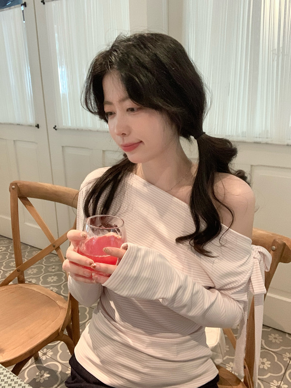 条纹斜肩长袖t恤女秋修身打底绑带设计露肩上衣|undefined