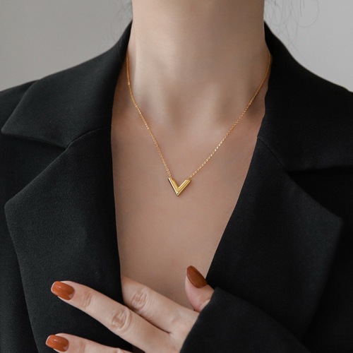 Gold titanium steel V-shaped earrings and necklace set, fashionable, simple and versatile metal style earrings, personalized design jewelry