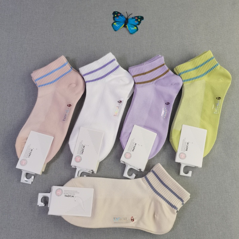 Female athletic cartoon short tube socks